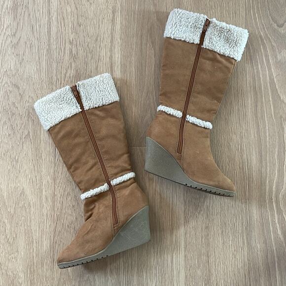OLD NAVY Tan and Cream Faux Suede Sherpa Knee High Wedge Boots Size 7 - Picture 2 of 11